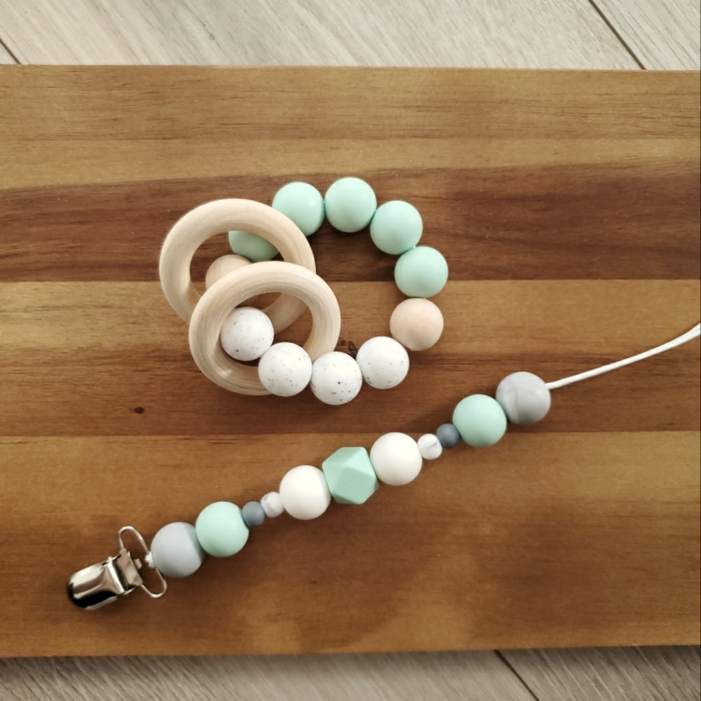 Handmade Pacifier clip & teether set - Picture 2 of 5